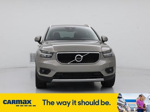2022 Volvo XC40 T4 Momentum