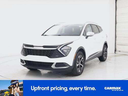 White 2023 Kia Sportage EX