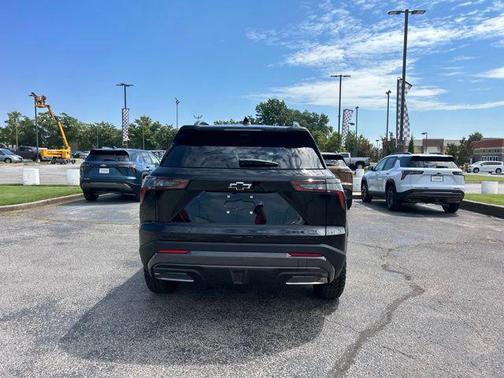 Mosaic Black Metallic 2027 Chevrolet Equinox FWD ACTIV