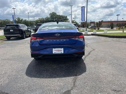 2021 Hyundai ELANTRA SE