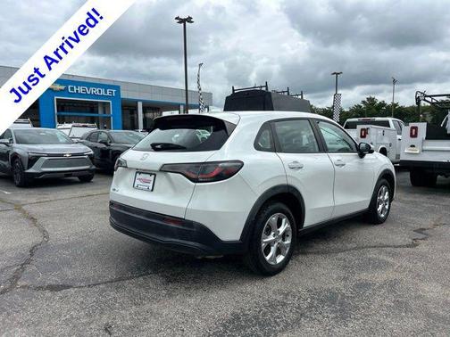Platinum White Pearl 2023 Honda HR-V LX