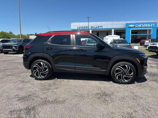 Mosaic Black Metallic 2026 Chevrolet Trailblazer RS