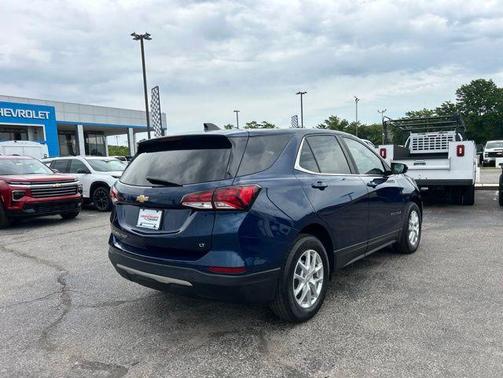 Blue Glow Metallic 2022 Chevrolet Equinox 1LT