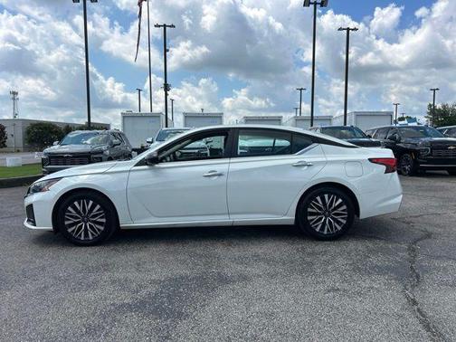 Pearl White Tricoat 2024 Nissan Altima 2.5 SV