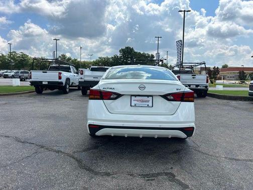 Pearl White Tricoat 2024 Nissan Altima 2.5 SV