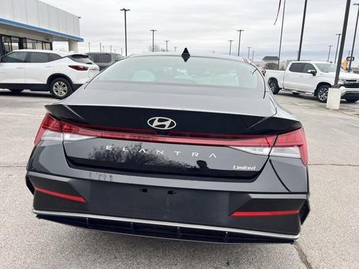 2025 Hyundai ELANTRA Limited