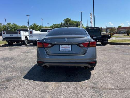 2022 Nissan Altima SR FWD