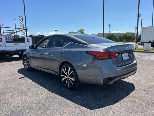 2022 Nissan Altima SR FWD