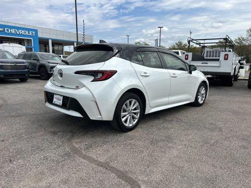 Wind Chill Pearl/Midnight Black Metallic 2023 Toyota Corolla SE