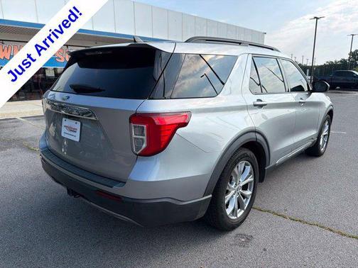 Iconic Silver Metallic 2021 Ford Explorer XLT