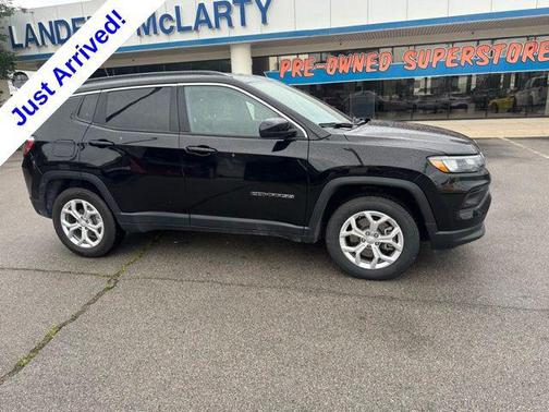 Diamond Black Crystal Pearlcoat 2024 Jeep Compass Latitude