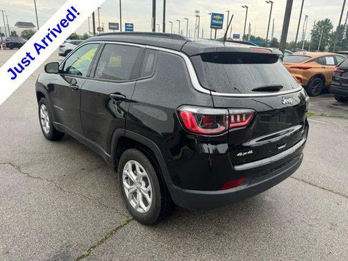 Diamond Black Crystal Pearlcoat 2024 Jeep Compass Latitude