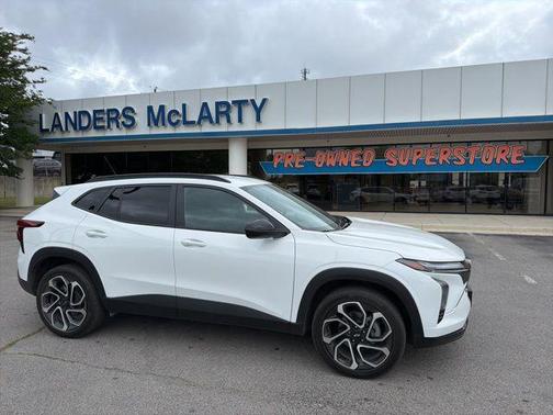 Summit White 2025 Chevrolet Trax FWD 2RS