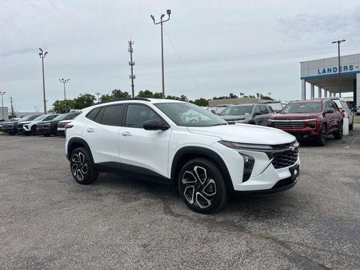 Summit White 2025 Chevrolet Trax FWD 2RS