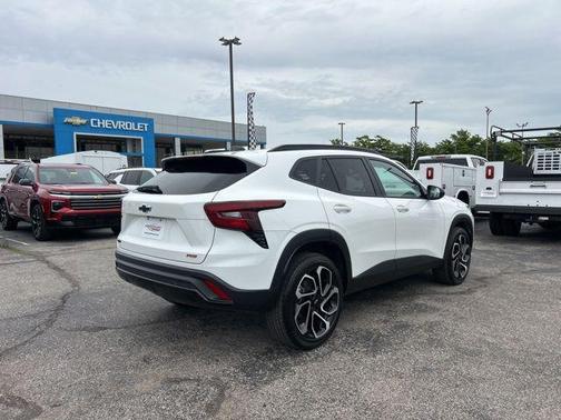 Summit White 2025 Chevrolet Trax FWD 2RS