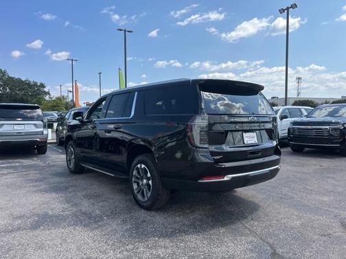 2025 Chevrolet Suburban LT