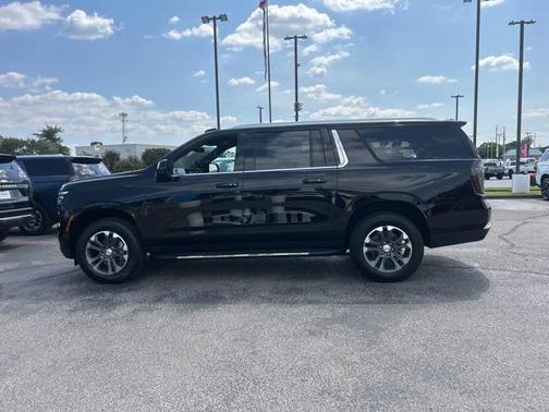 2025 Chevrolet Suburban LT