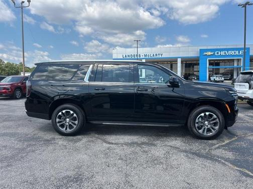 2025 Chevrolet Suburban LT