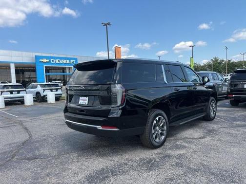 2025 Chevrolet Suburban LT