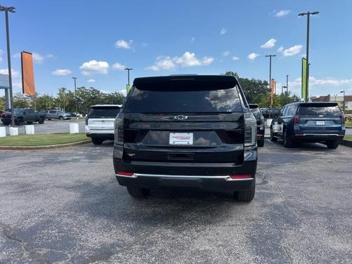 2025 Chevrolet Suburban LT