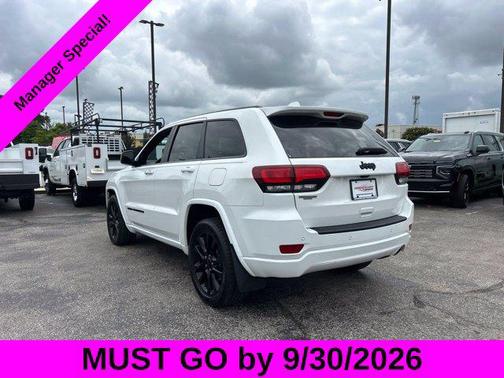 Bright White Clearcoat 2022 Jeep Grand Cherokee Laredo