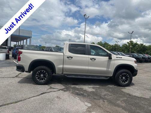 White Sands 2026 Chevrolet Silverado 1500 ZR2