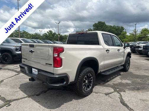White Sands 2026 Chevrolet Silverado 1500 ZR2