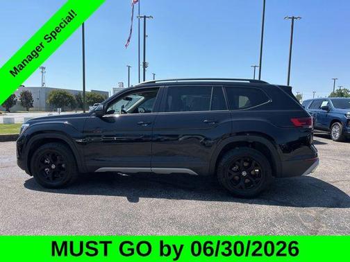 Deep Black Pearl 2025 Volkswagen Atlas 2.0T Peak Edition