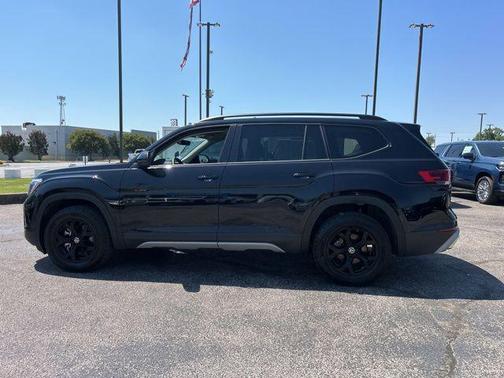 Deep Black Pearl 2025 Volkswagen Atlas 2.0T Peak Edition
