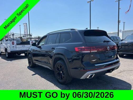 Deep Black Pearl 2025 Volkswagen Atlas 2.0T Peak Edition