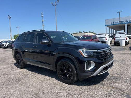 Deep Black Pearl 2025 Volkswagen Atlas 2.0T Peak Edition