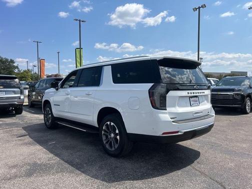 2025 Chevrolet Suburban LT