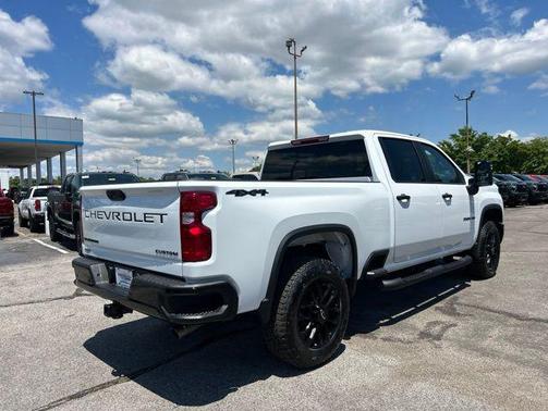 Summit White 2026 Chevrolet Silverado 2500 Custom