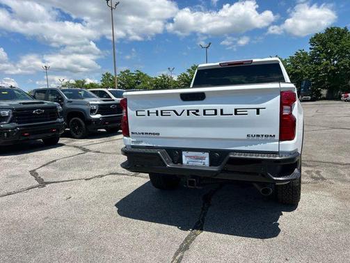 Summit White 2026 Chevrolet Silverado 2500 Custom