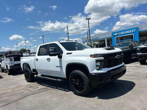 Summit White 2026 Chevrolet Silverado 2500 Custom