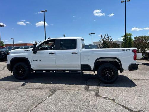 Summit White 2026 Chevrolet Silverado 2500 Custom