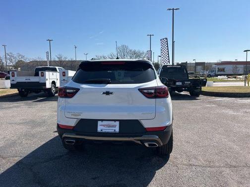 Iridescent Pearl Tricoat 2026 Chevrolet Trailblazer ACTIV