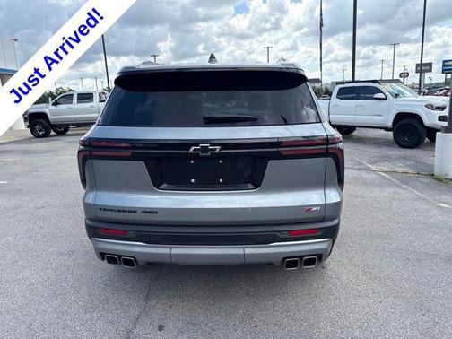 Sterling Gray Metallic 2025 Chevrolet Traverse AWD Z71