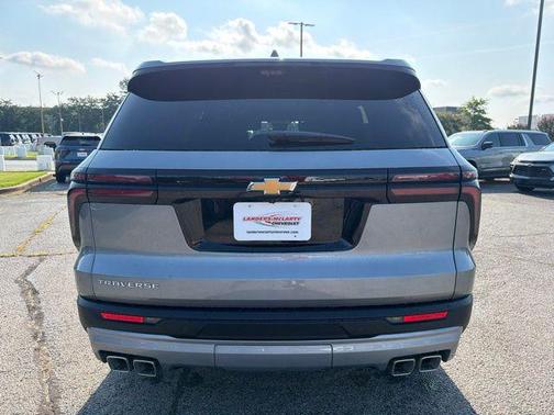 Sterling Gray Metallic 2027 Chevrolet Traverse LT