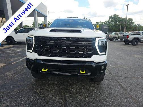 Summit White 2024 Chevrolet Silverado 2500 4WD Crew Cab Standard Bed ZR2