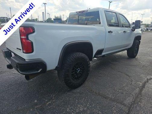 Summit White 2024 Chevrolet Silverado 2500 4WD Crew Cab Standard Bed ZR2