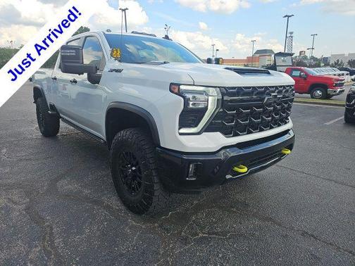 Summit White 2024 Chevrolet Silverado 2500 4WD Crew Cab Standard Bed ZR2
