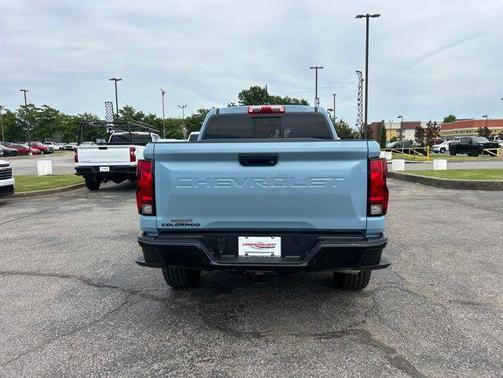 Snowdrift Metallic 2026 Chevrolet Colorado WT