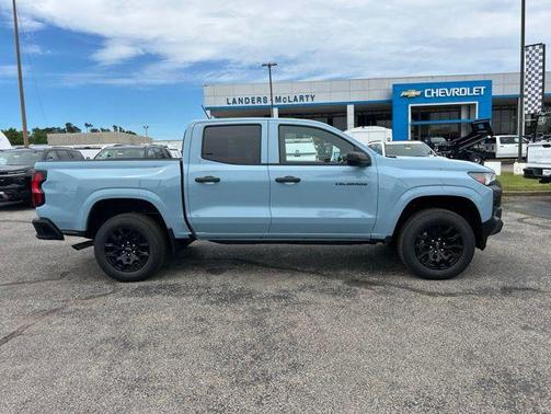 Snowdrift Metallic 2026 Chevrolet Colorado WT
