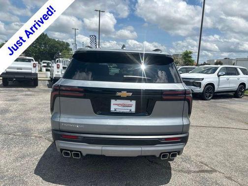 Sterling Gray Metallic 2026 Chevrolet Traverse LT