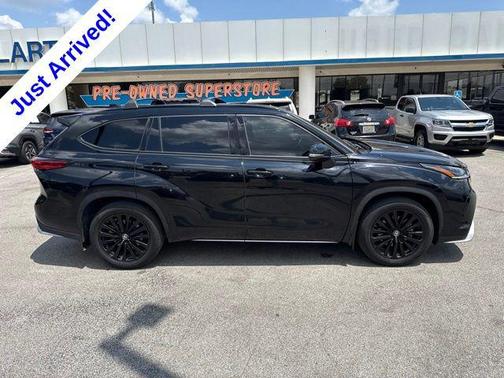 Midnight Black Metallic 2023 Toyota Highlander XSE
