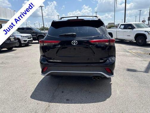 Midnight Black Metallic 2023 Toyota Highlander XSE