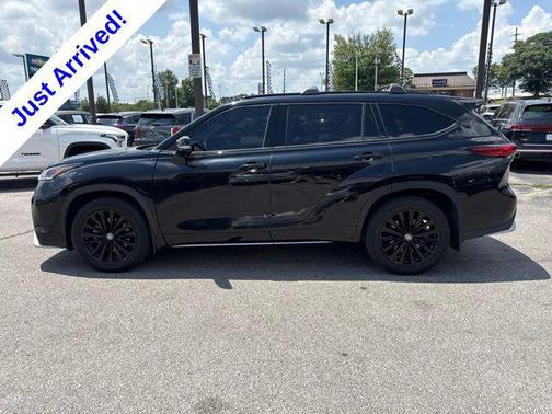 Midnight Black Metallic 2023 Toyota Highlander XSE