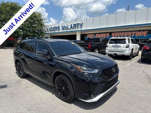 Midnight Black Metallic 2023 Toyota Highlander XSE