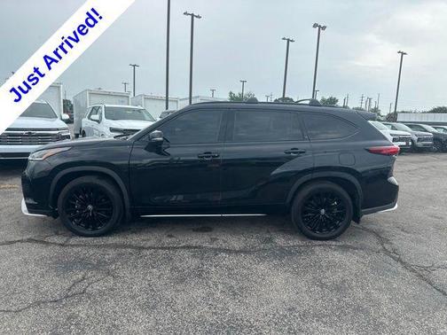 Midnight Black Metallic 2023 Toyota Highlander XSE
